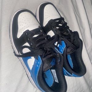 Retro Nike 4.5 Y Size AKA 6 or 6.5 in Women’s